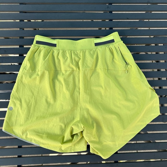 Lululemon Fast and Free short lined Wasabi. Mens size small - Picture 6 of 15